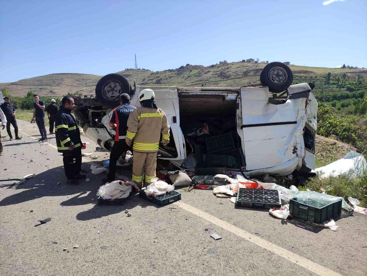 Son dakika 3. sayfa: Mardin\'de trafik kazası: 1 yaralı