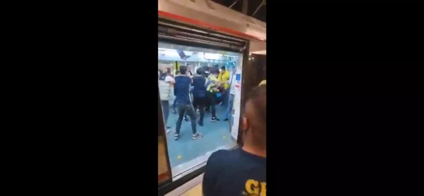 Marmaray'da Fenerbahçe ve Trabzonspor taraftarları arasında kavga çıktı