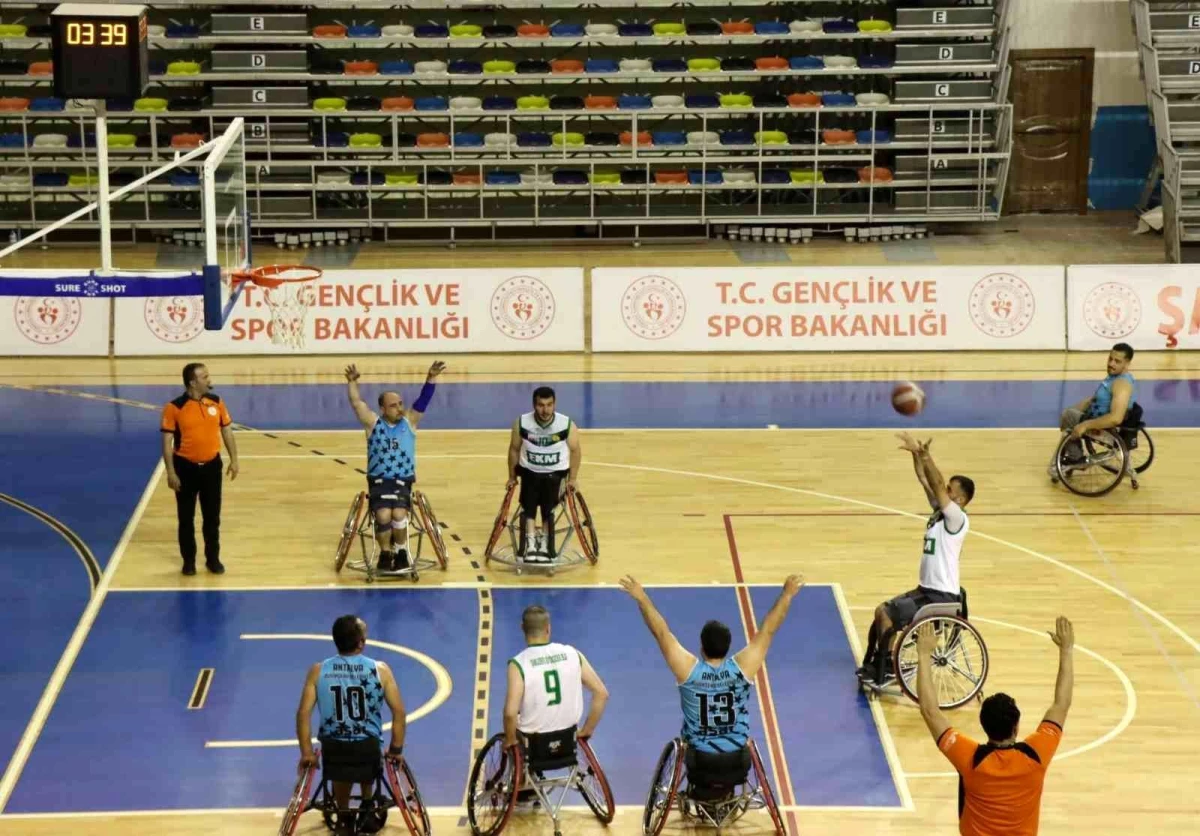 Şanlıurfa\'da Engelli Basketbol Takımının pota farkı