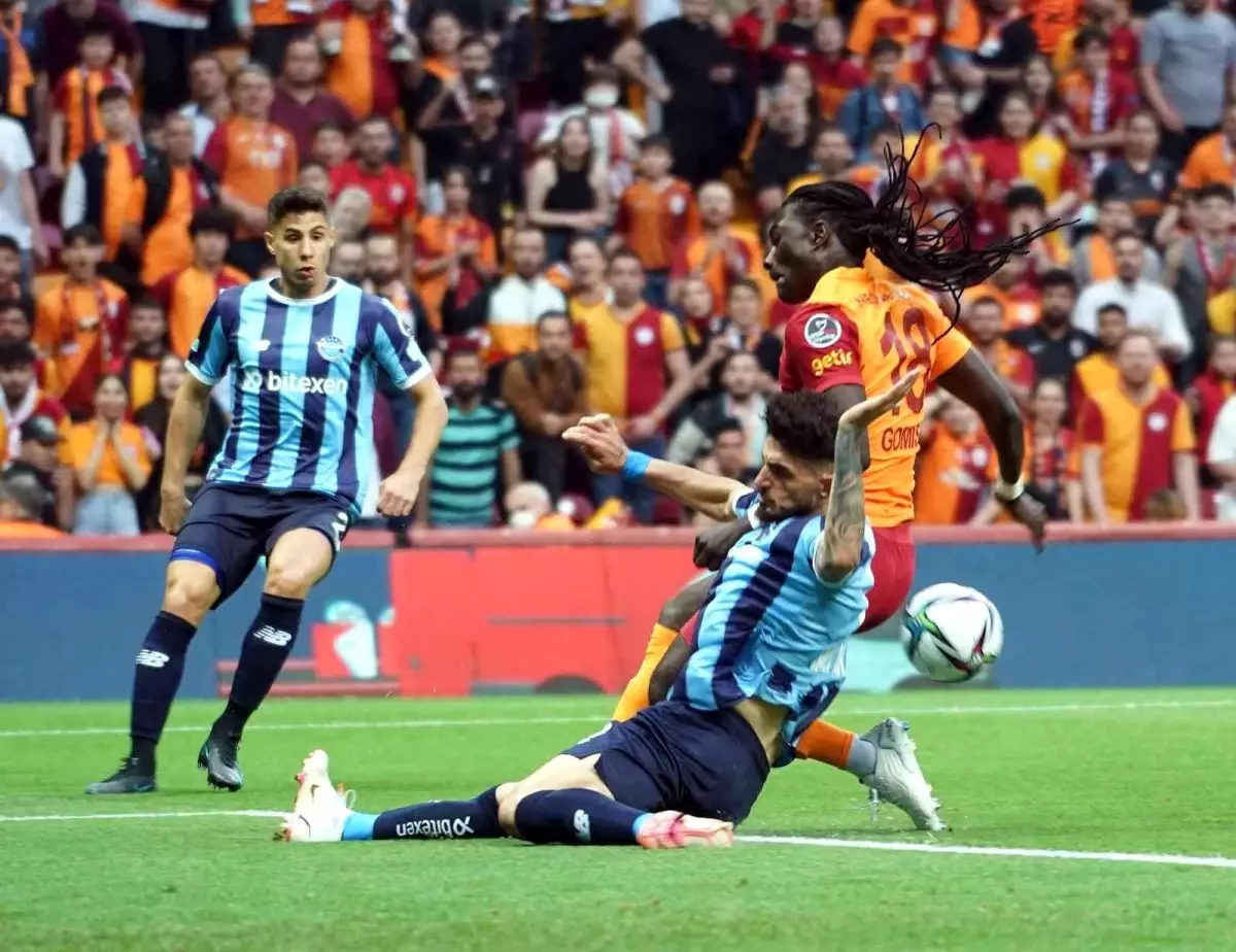 Spor Toto Süper Lig: Galatasaray: 1 - Adana Demirspor: 1 (İlk yarı)