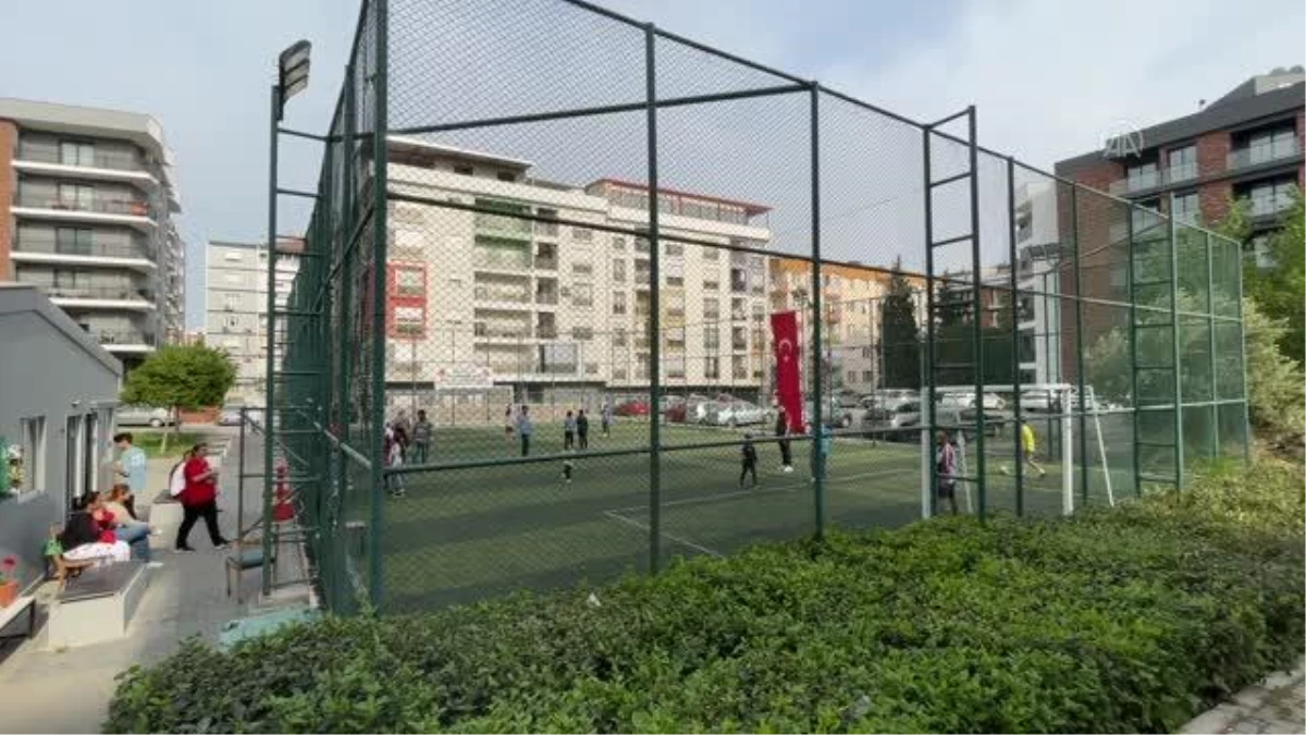 Türkiye şampiyonu milli atlet, mahallesindeki çocukları eğitiyor