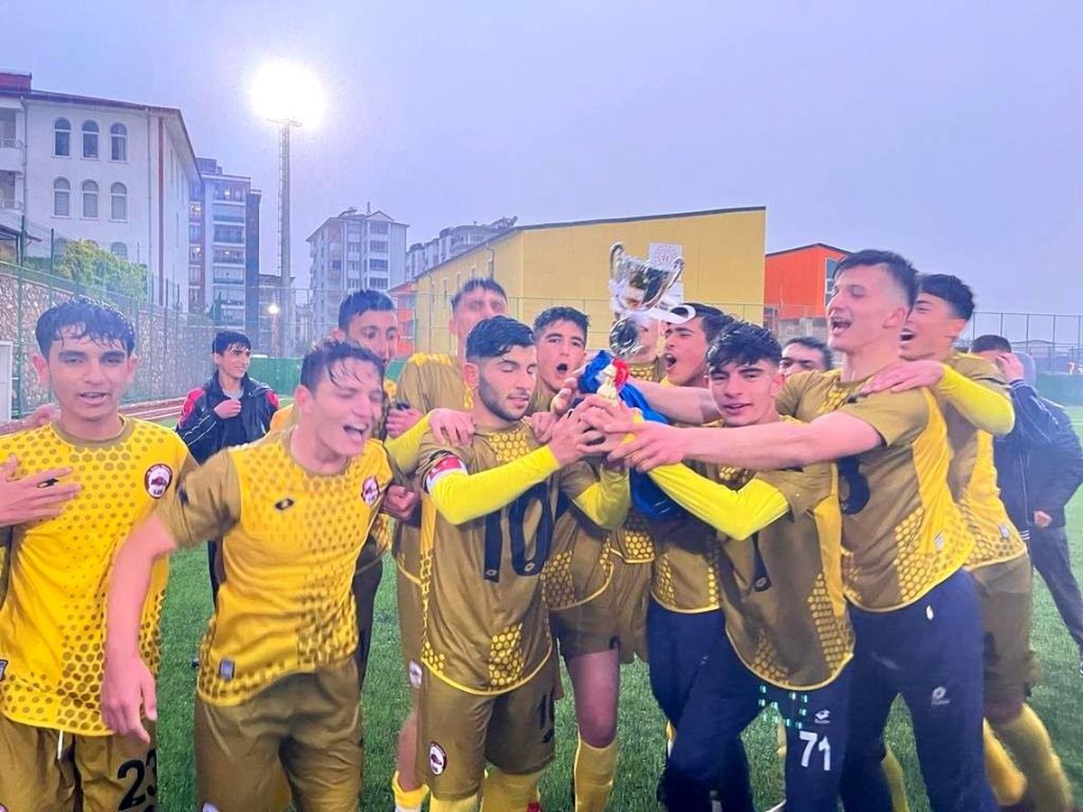 U16\'da şampiyon İl Özel İdare