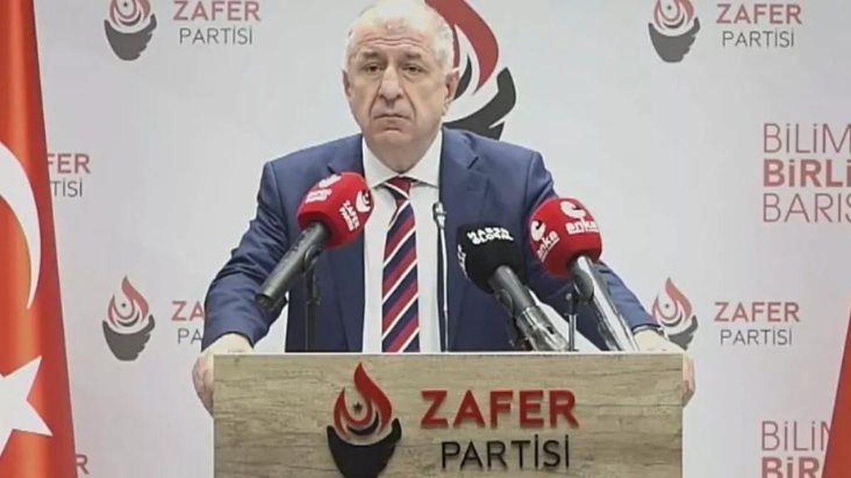 Ümit Özdağ, Ankara Gar katliamından Soylu\'yu sorumlu tuttu ve Davutoğlu\'nun bunu bildiğini söyledi: "Orada 100\'den fazla nasıl insanımız öldü?"