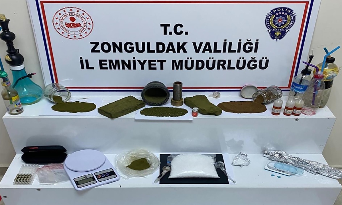 Zonguldak\'ta uyuşturucu operasyonunda yakalanan 3 şüpheli tutuklandı