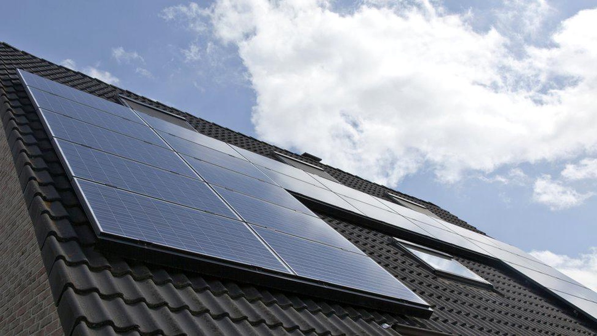 AB\'den Rus enerjisine alternatif plan: \'Yeni kamu binalarına güneş panelleri zorunluluğu getiriliyor\'