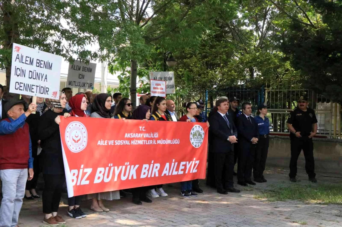 Aile Haftası\'nda "Biz büyük bir aileyiz" yürüyüşü