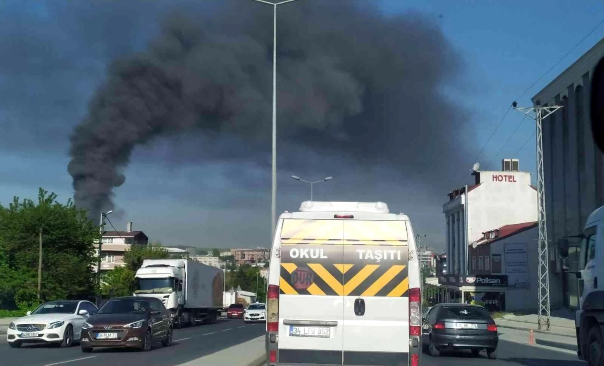 Arnavutköy\'de büyük fabrika yangını