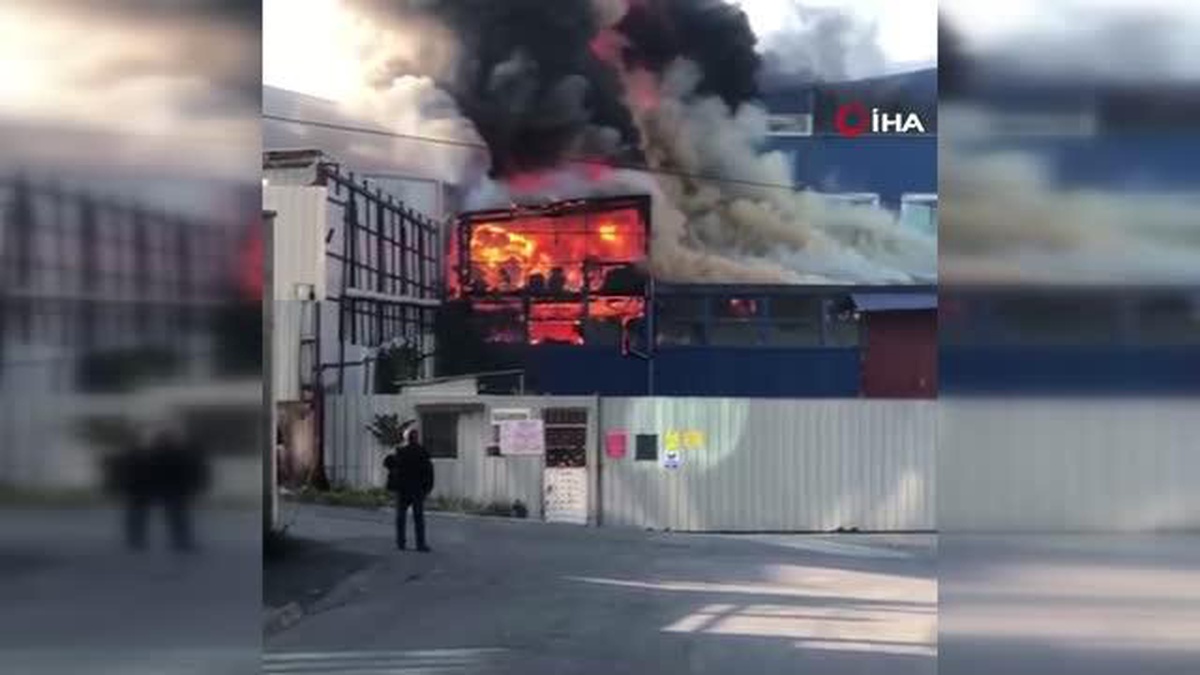 Arnavutköy Haraççı\'da bulunan plastik fabrikasında yangın çıktı.