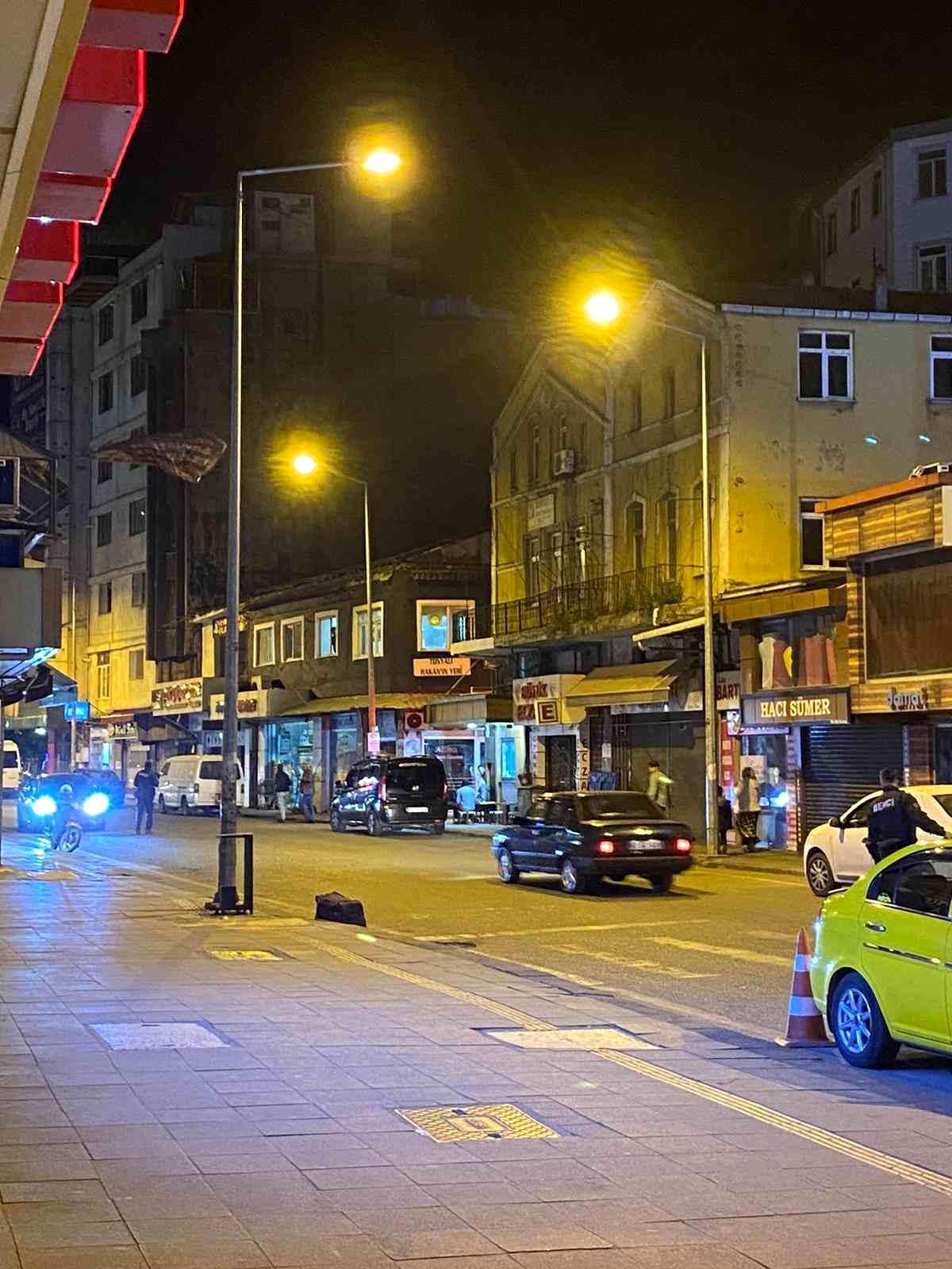 Cadde ortasında unutulan valiz ekipleri harekete geçirdi