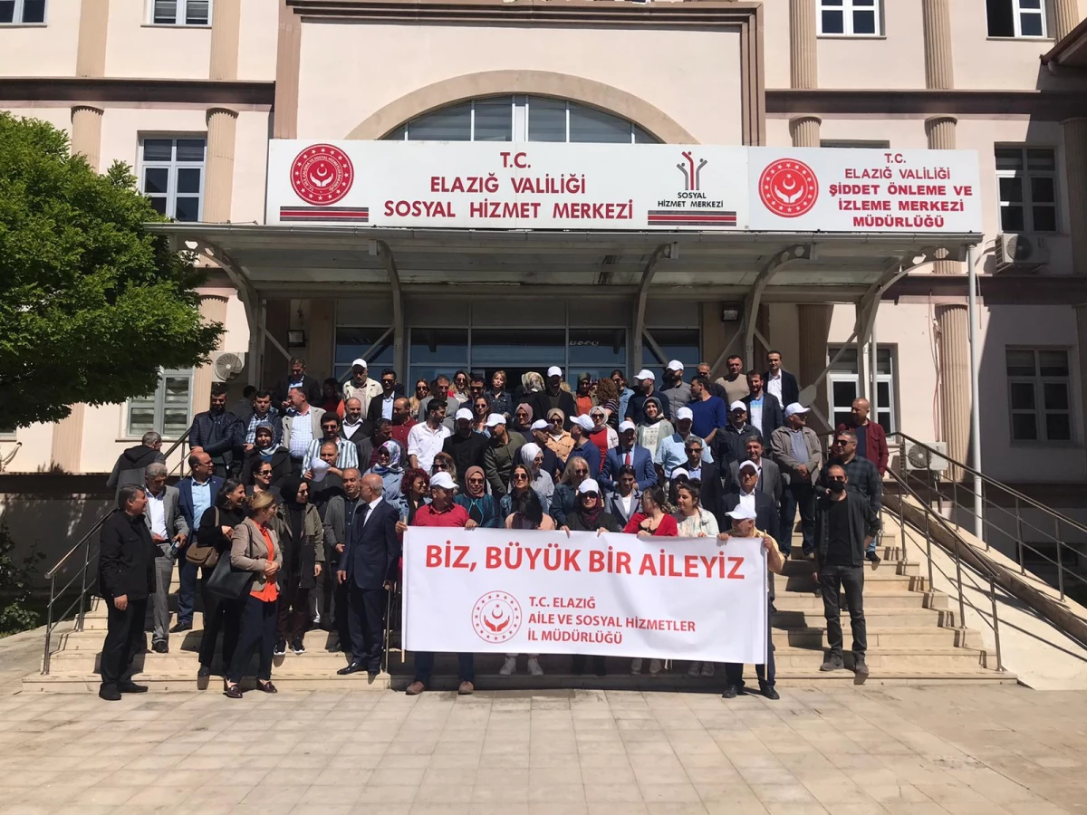 Diyarbakır, Bingöl ve Elazığ\'da "Biz Büyük Bir Aileyiz" yürüyüşü yapıldı