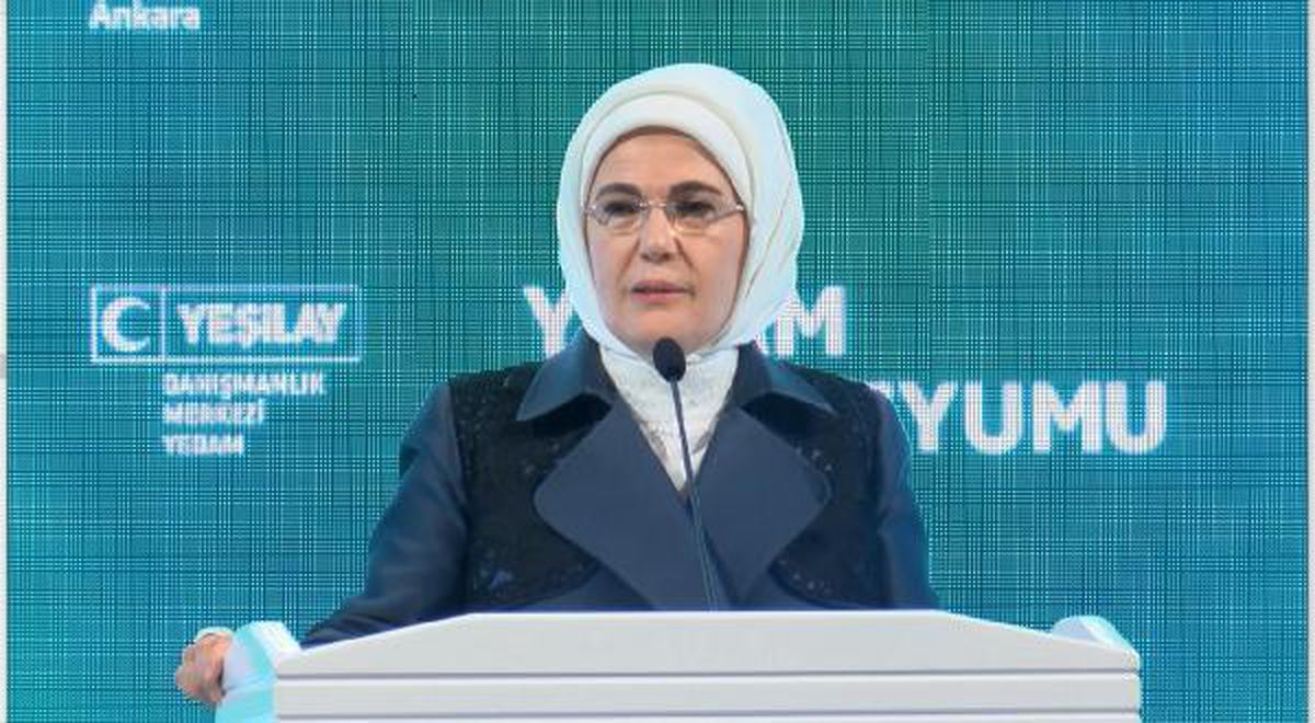 Emine Erdoğan: Maddelerle ya da teknolojiyle köle efendi ilişkisi kuruyoruz