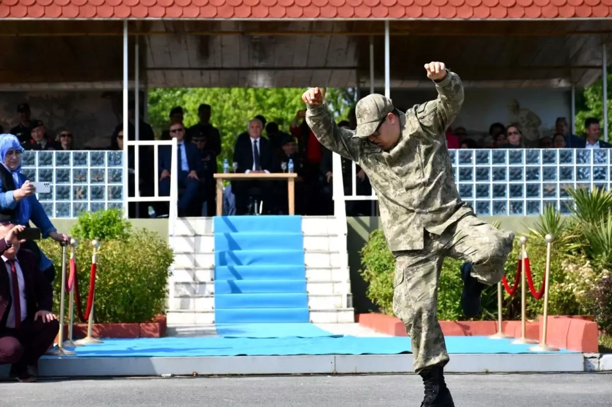 Engellere aldırmadılar, şanlı Türk ordusunun neferi oldular