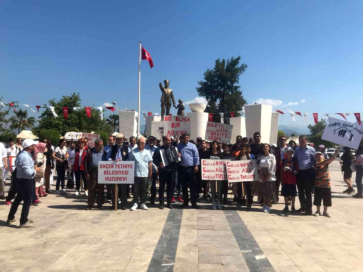Fethiye\'de Aile Haftası Farkındalık Yürüyüşü gerçekleştirildi
