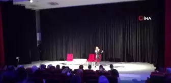 Görme engelli bireyler tiyatro oyunu sergiledi