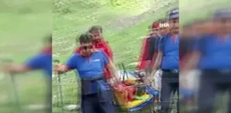 Hakkari'de pancar toplamaya giderken ayağı kırılan kadın böyle kurtarıldı