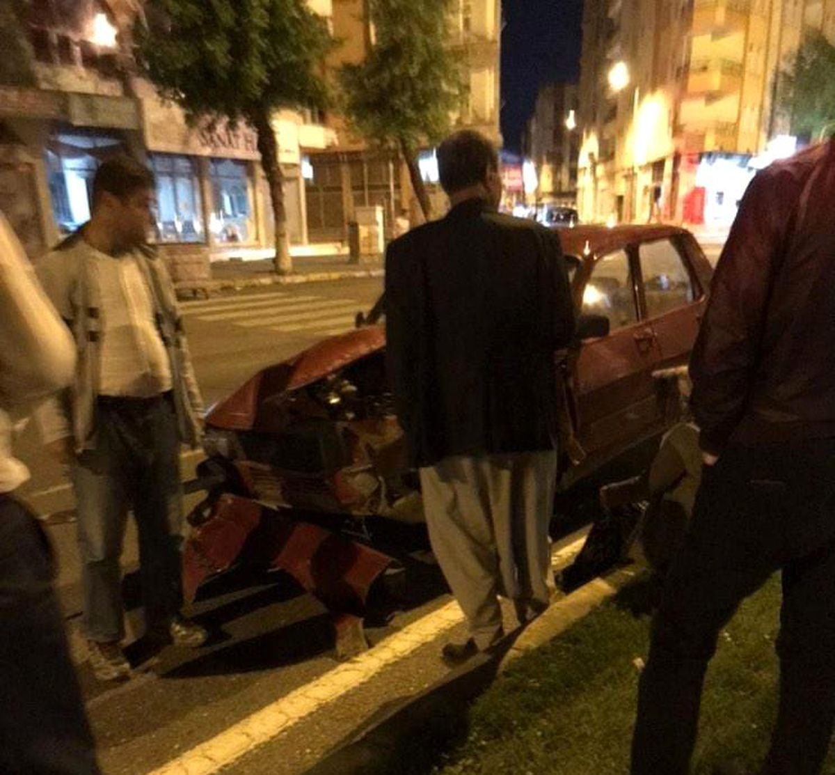 Son dakika haberleri! İki otomobil çarpıştı: 2 yaralı