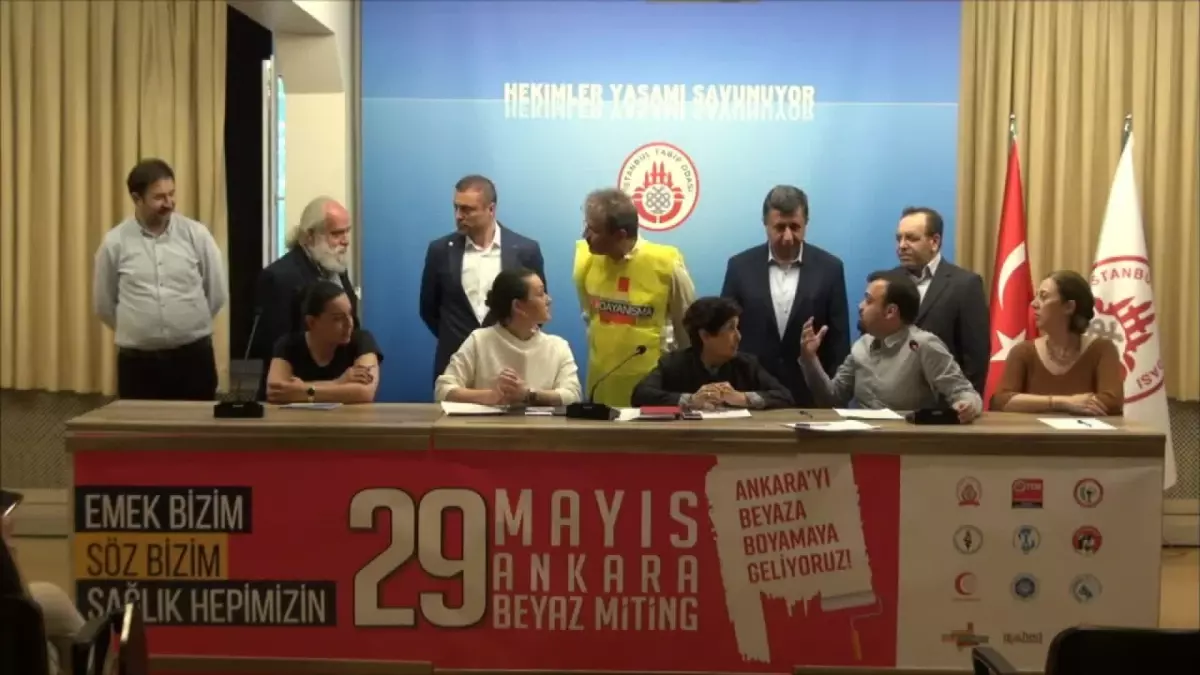 İstanbul Tabip Odası, Tüm Sağlık Meslek Örgütlerini Ankara\'da Yapılacak Beyaz Miting\'e Çağırdı