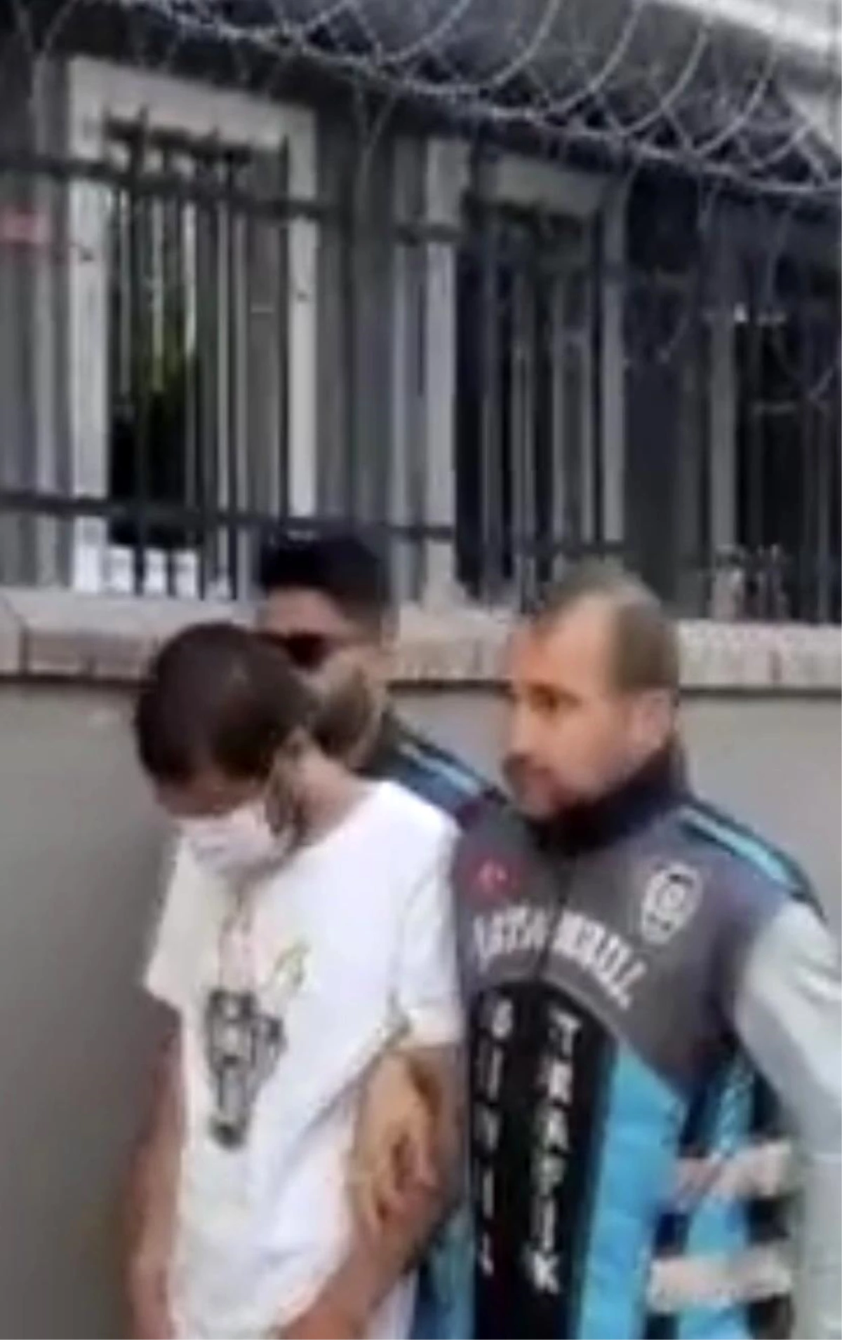 Kadıköy\'de korsan değnekçi kıskıvrak yakalandı