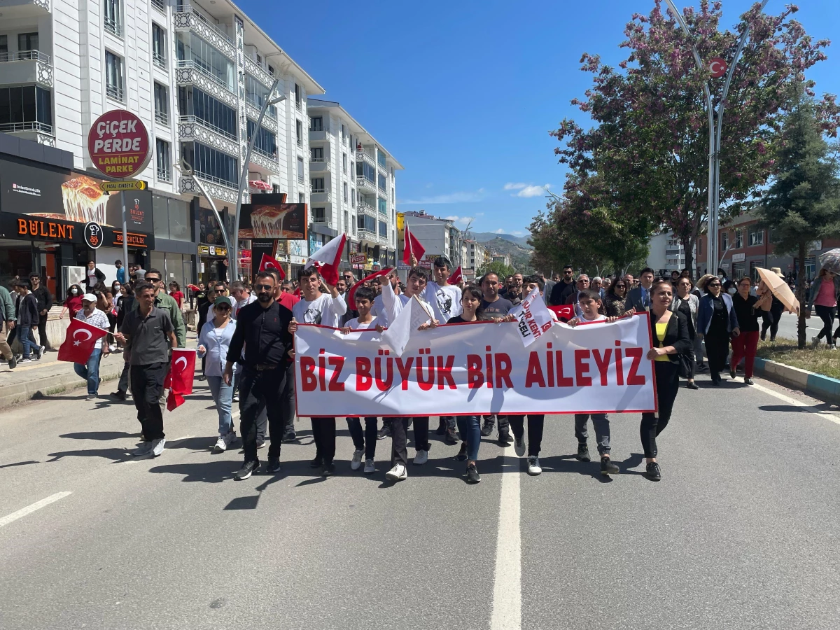 Kars, Ardahan ve Tunceli\'de "Biz Büyük Bir Aileyiz" yürüyüşü yapıldı