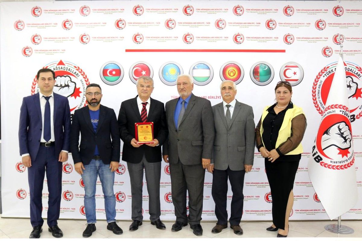 Kastamonulu gazeteciye Azerbeycan\'da \'şükran plaketi\'