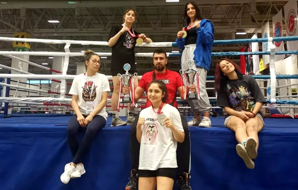 Kickboks Açık Dünya Kupası\'na Aydınlı sporcular damga vurdu