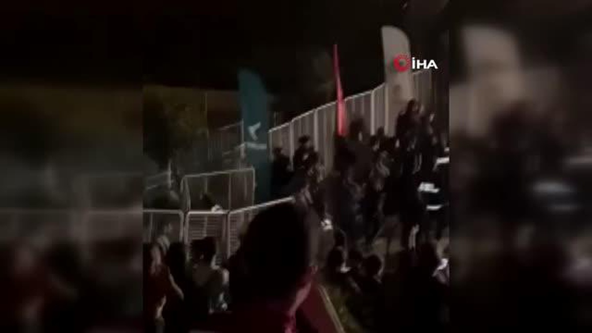 Son dakika haber | Kırlangıç Gençlik Festivali\'nde ortalık savaş alanına döndü...Tekme tokat kavga anları kamerada