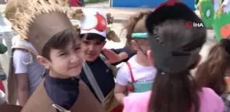 Miniklerin meyve defilesi