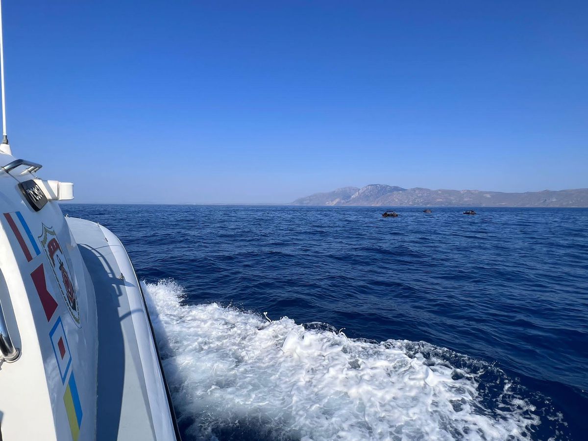 Muğla\'da can sallarındaki 65 düzensiz göçmen kurtarıldı