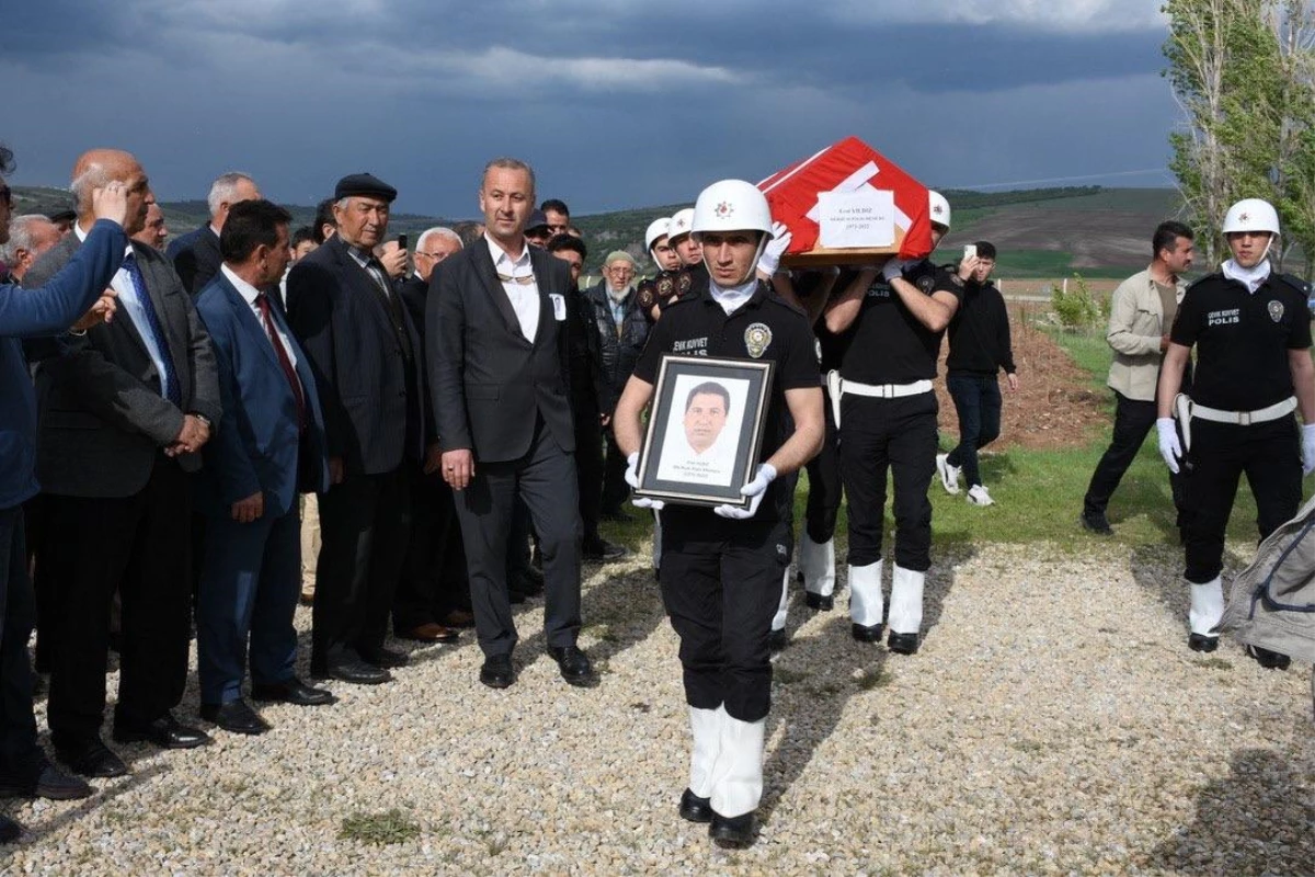 Son dakika haber: Muhsin Yazıcıoğlu\'nun koruma polisliğini yapan Erol Yıldız defnedildi