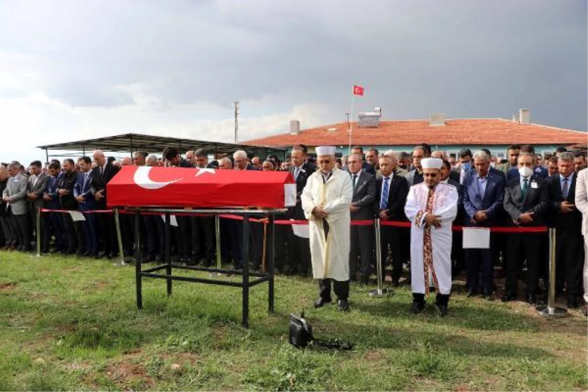 Muhsin Yazıcıoğlu\'nun yakın korumalığını da yapan polis memuru son yolculuğuna uğurlandı