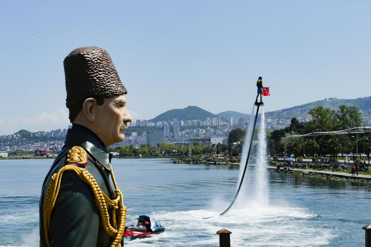 Samsun\'da flyboard gösterisi sunuldu