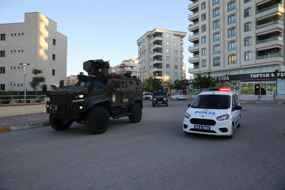 ŞANLIURFA - Uyuşturucu satıcılarına yönelik şafak operasyonunda 25 zanlı yakalandı