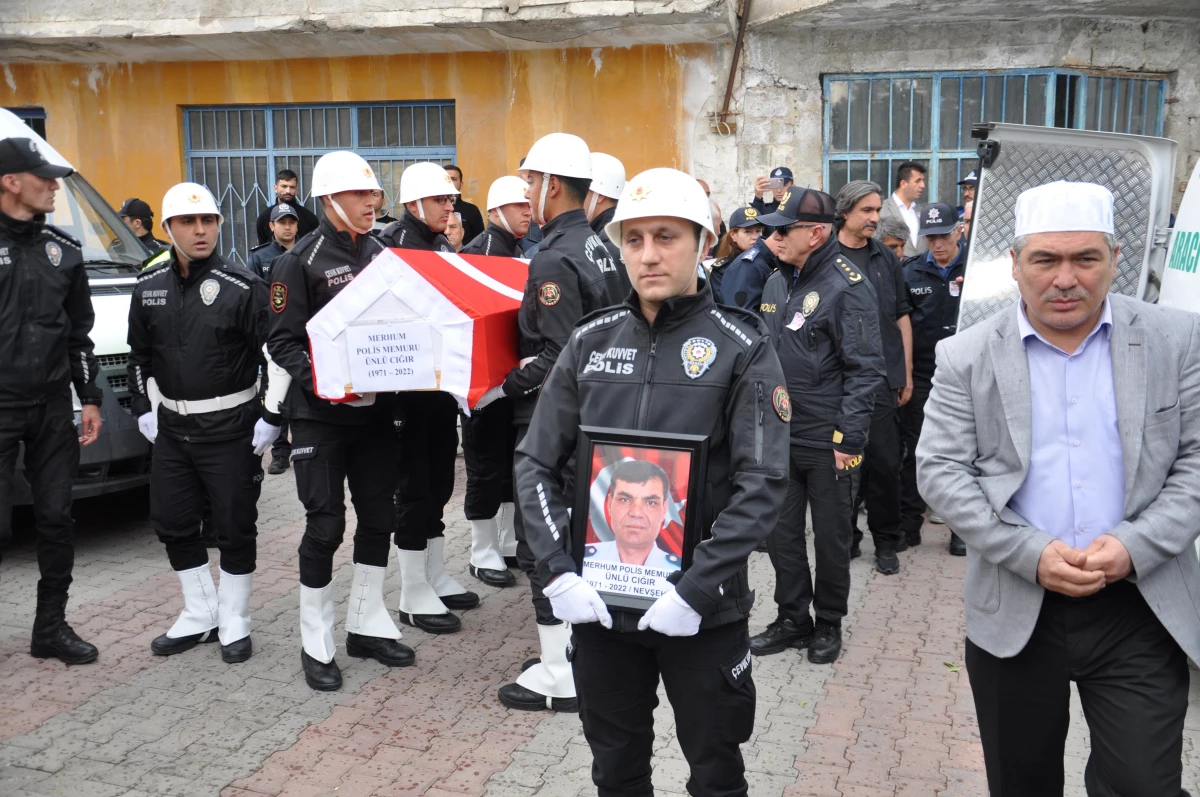 Son dakika haberleri | Sivas\'ta görevi başında hayatını kaybeden polisin cenazesi Nevşehir\'de defnedildi