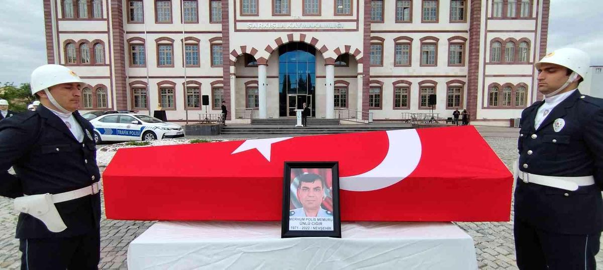Sivas\'ta şehit olan polis memuru için tören düzenlendi