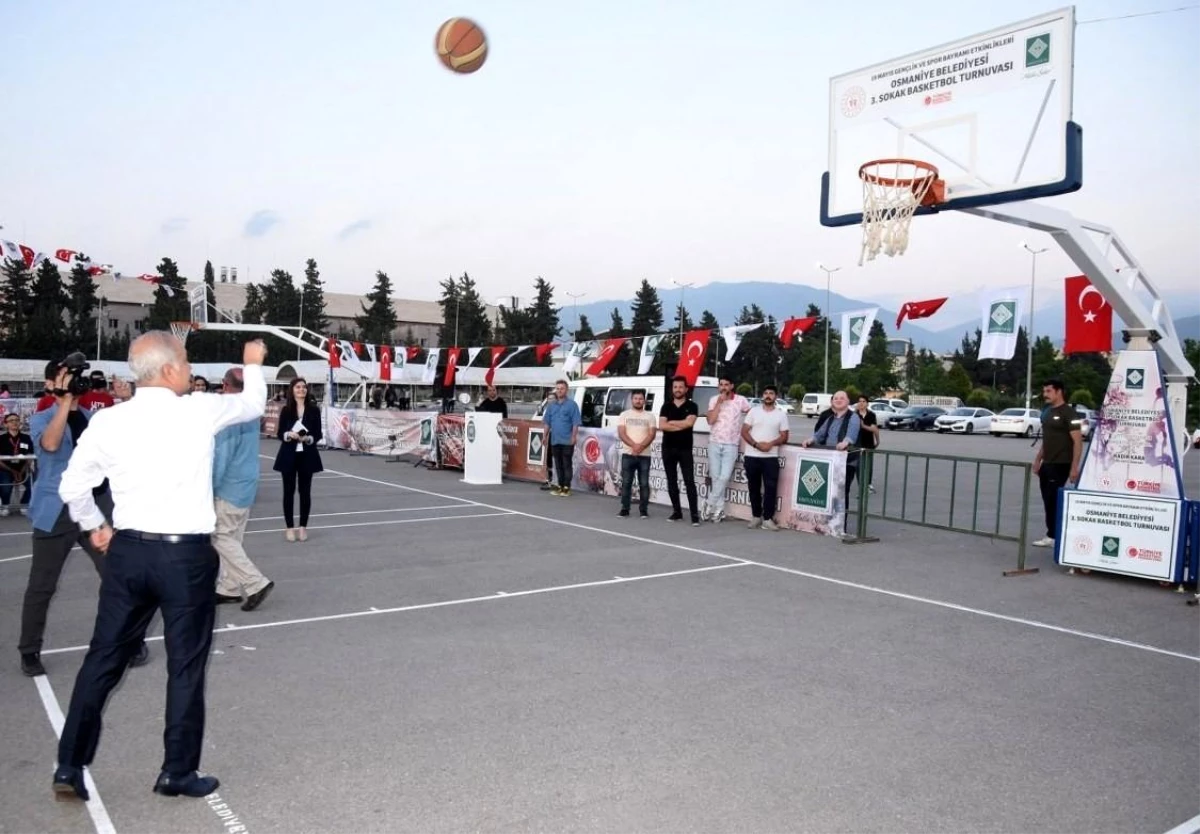 Sokak Basketbol Turnuvası Başkan Kara\'nın atışıyla başladı