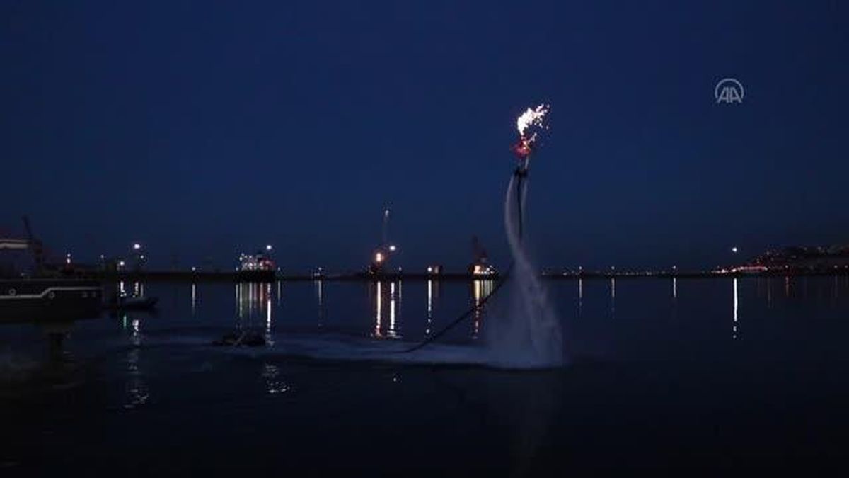 Tütün İskelesi'nde flyboard gösterisi sunuldu