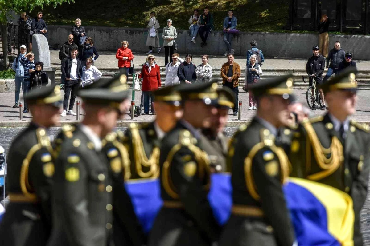 Son Dakika | Ukrayna\'nın ilk Devlet Başkanı Kravçuk için cenaze töreni düzenlendi