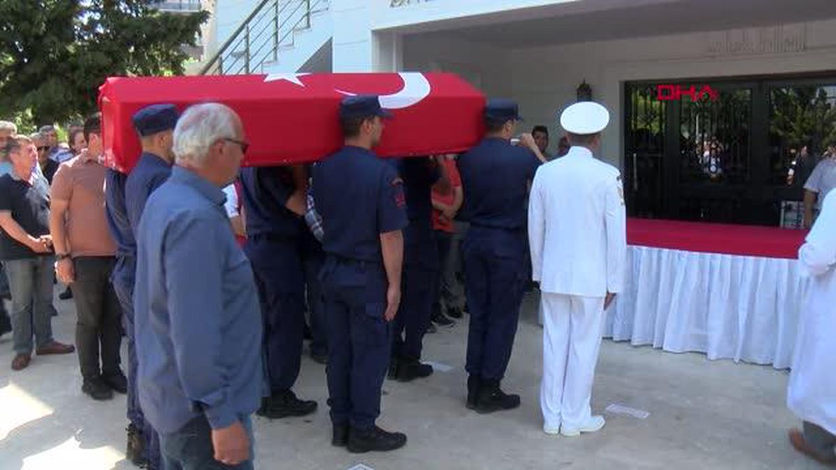 UZMAN ÇAVUŞ AKKAŞ, GÖZYAŞLARI İÇİNDE DEFNEDİLDİ