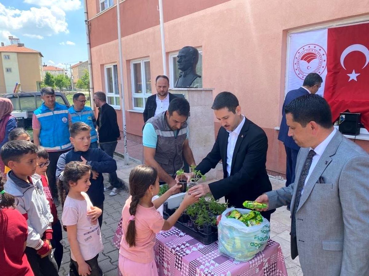 Altıntaş\'ta "Bir fide bir can" projesi