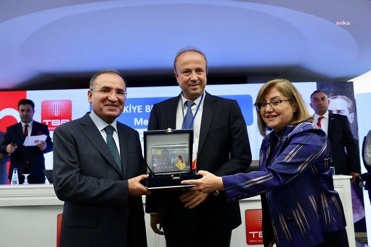 Avcılar Belediyesi\'ne Çocuk Dostu Şehirler ödülü
