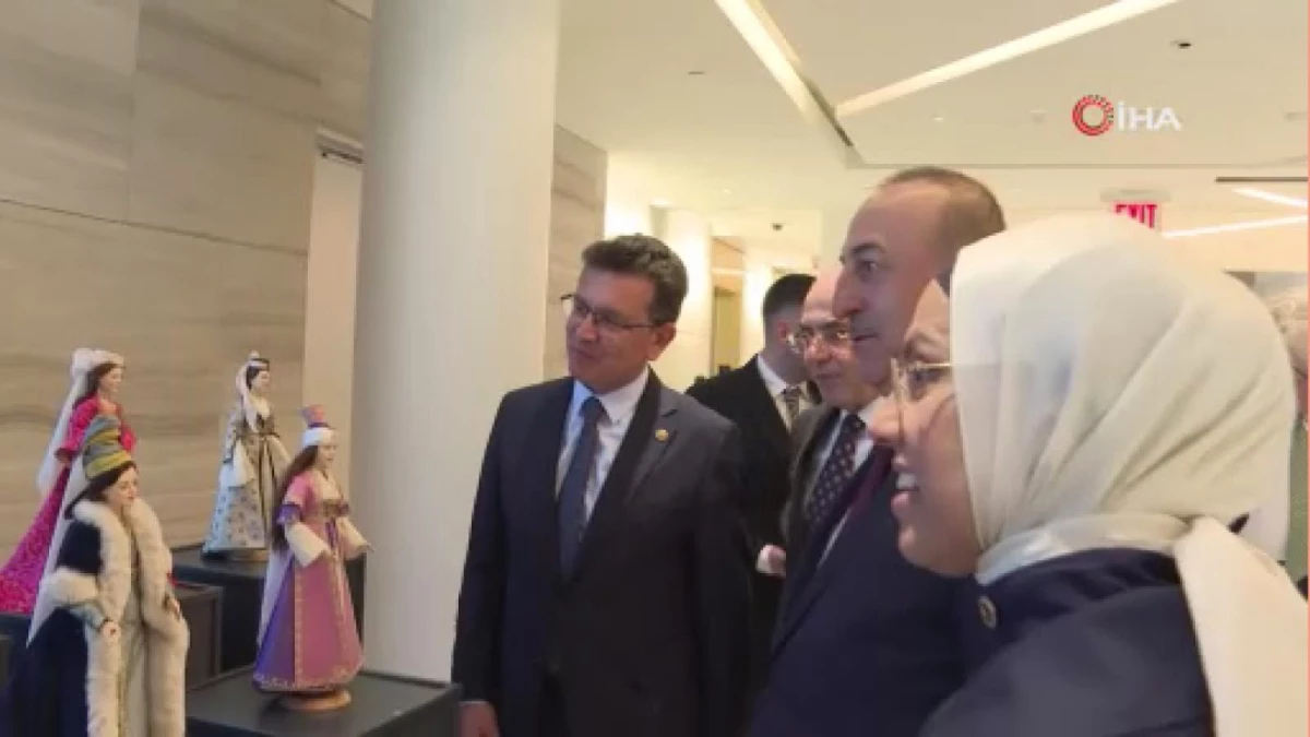 Dışişleri Bakanı Çavuşoğlu, Türkevi binasında açılan "Hanım Sultanlar" sergisini gezdi