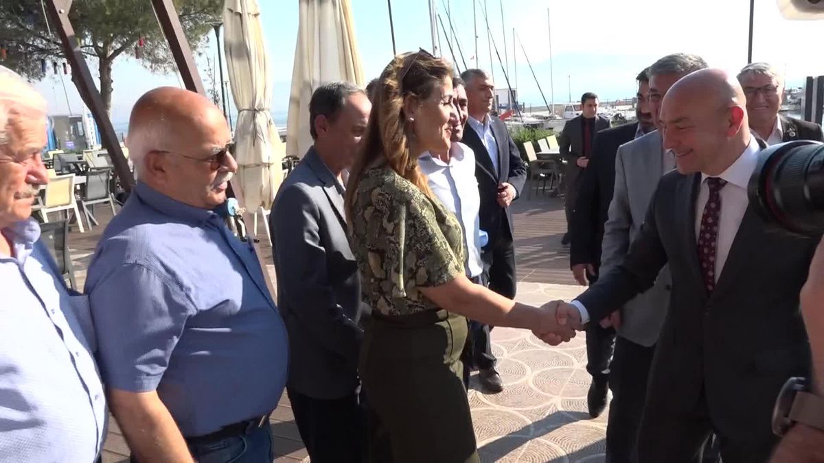 Başkan Soyer Muhtarlarla Buluştu: 'Biz Demokrasinin Tek Adam Sistemine Göre Daha İyi Olduğunu Bildiğimiz İçin Muhtarlara İnanıyoruz'