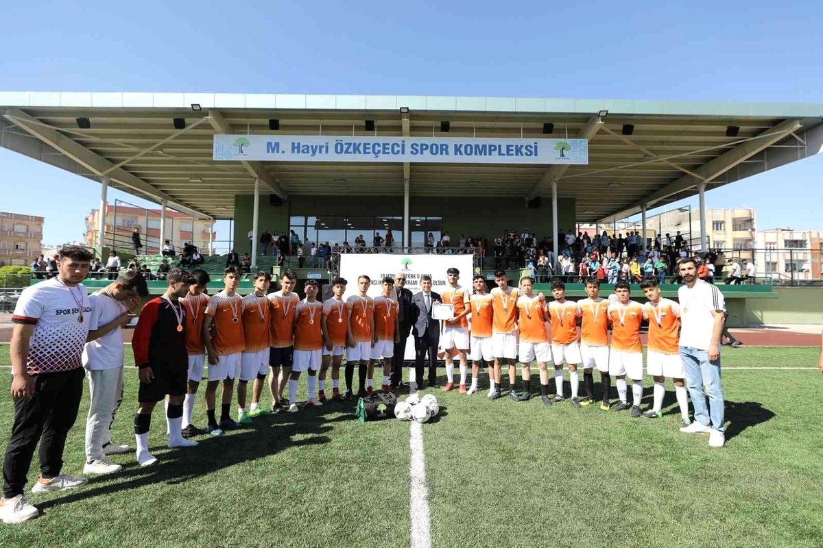 Binlerce genç, geleneksel spor organizasyonlarında buluştu