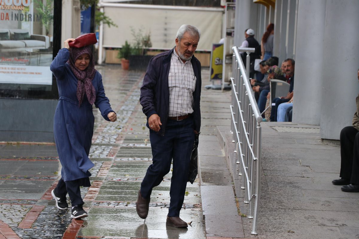 Edirne\'de sağanak etkili oluyor