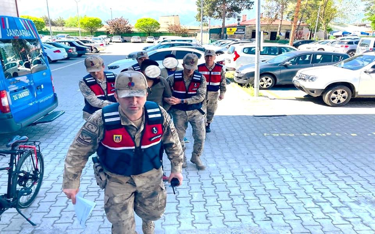 Hırsızlığa kalkışan 2 kişi jandarma ekiplerinden kaçamadı