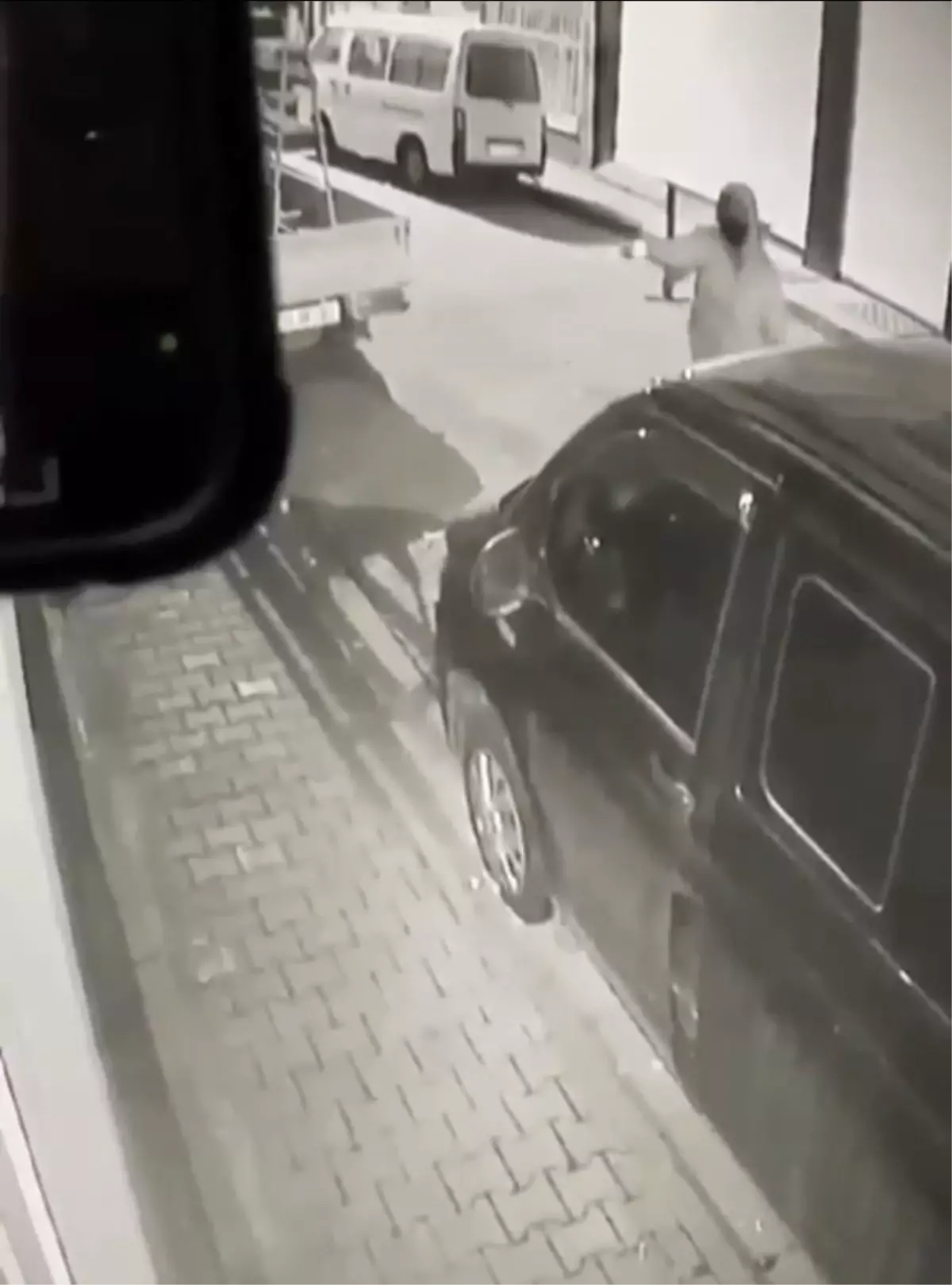 Son dakika haber... İş yerine silahlı saldırı kamerada