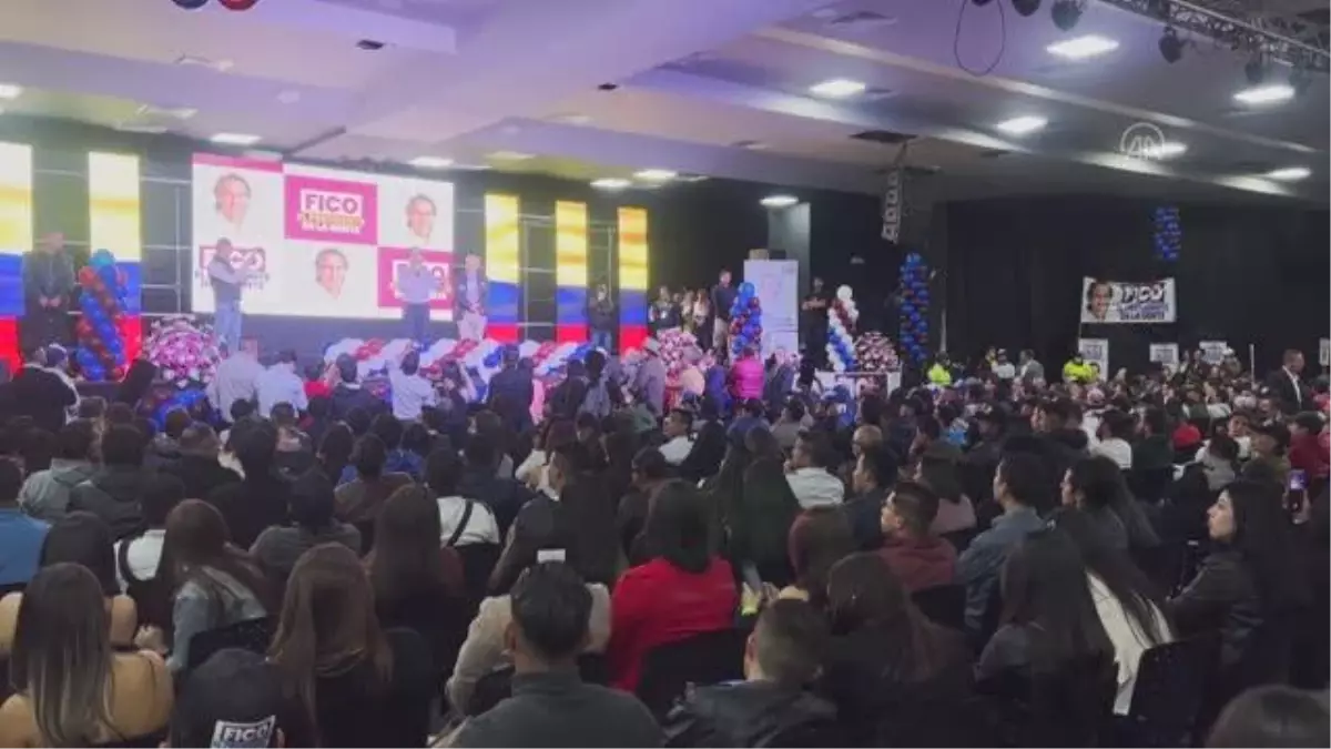 Kolombiya cumhurbaşkanı adayı Gutierrez, destekçileriyle bir araya geldi