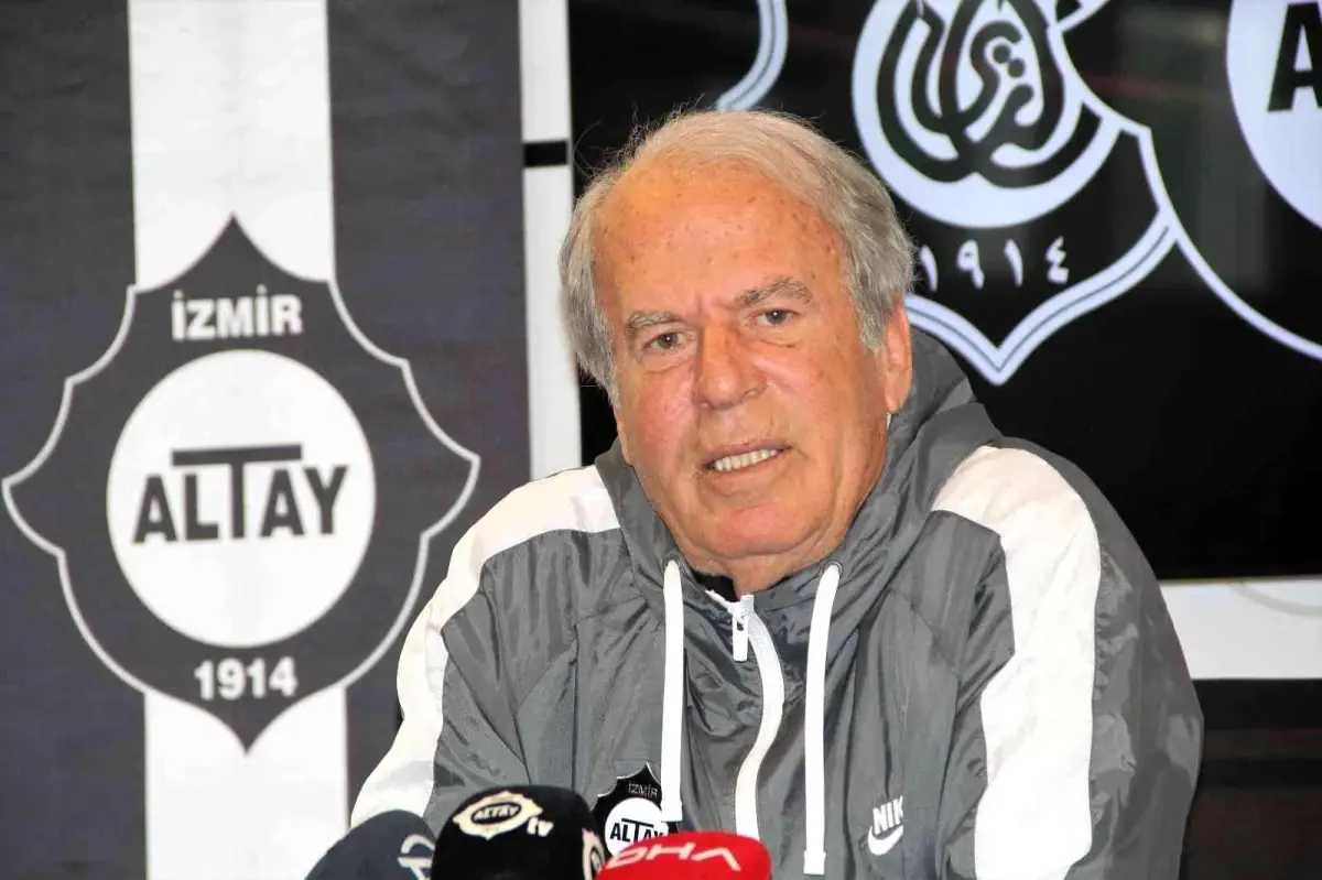 Mustafa Denizli, Altaylı futbolcularla görüştü