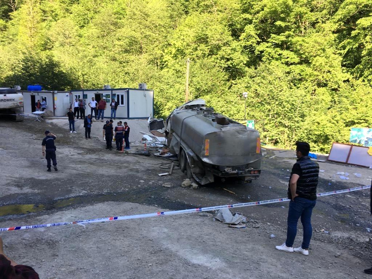 Rize\'de feci kaza: 1 ölü, 3 yaralı