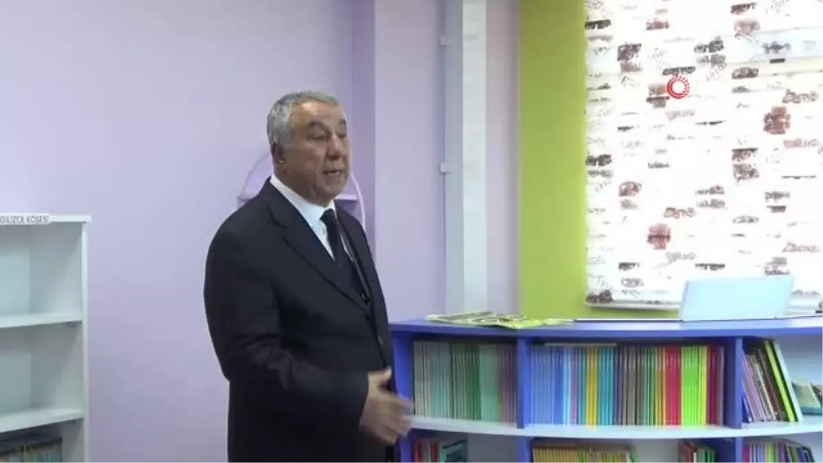 Serdar Ünsal, öğrencilere 'Yüreğim İrevan'da Kaldı' romanını tanıttı